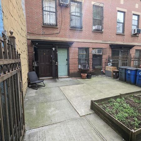 Central & Affordable Williamsburg Small Room New York Extérieur photo