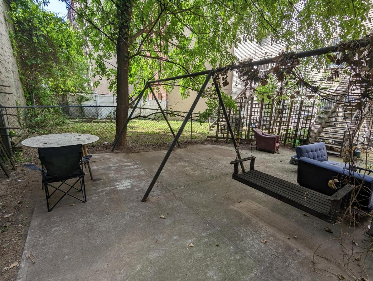 Central & Affordable Williamsburg Small Room New York Extérieur photo