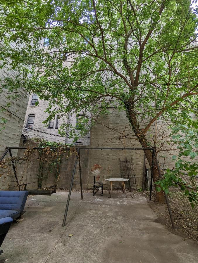 Central & Affordable Williamsburg Small Room New York Extérieur photo
