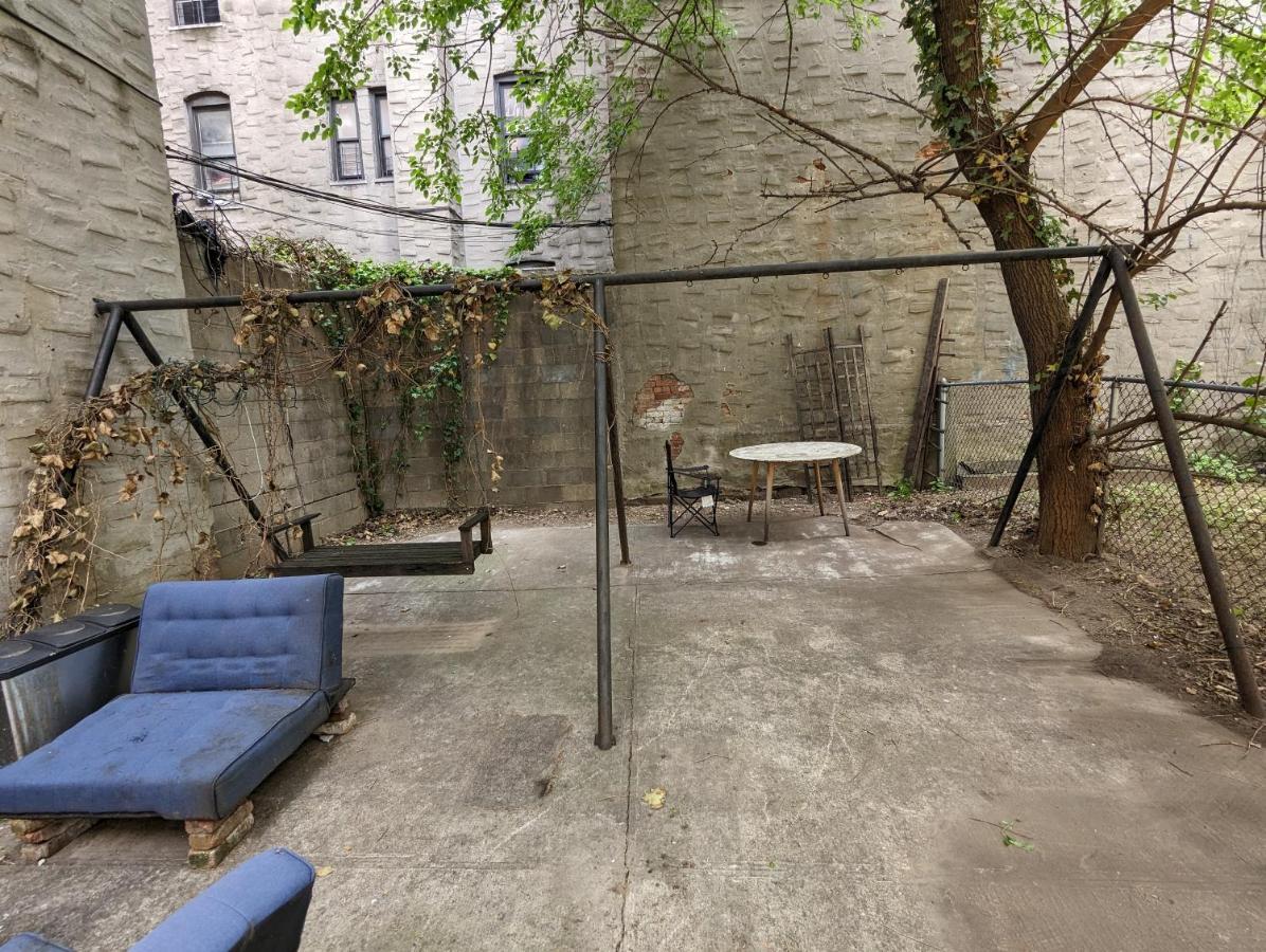 Central & Affordable Williamsburg Small Room New York Extérieur photo
